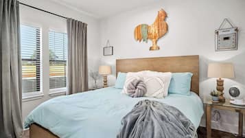 Condo, 1 cama King size, hidromasaje (930 S Eagle B2 #203) | 1 habitación, decoración personalizada y muebles diferentes