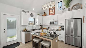 Condo, 1 King Bed, Hot Tub (930 S Eagle B2 #203) | Private kitchen