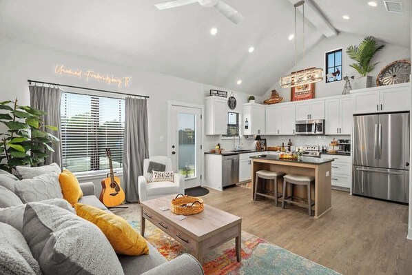 Interior - Unwine'd (Fredericksburg)