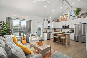 Condo, 1 King Bed, Hot Tub (930 S Eagle B2 #203) | Living area