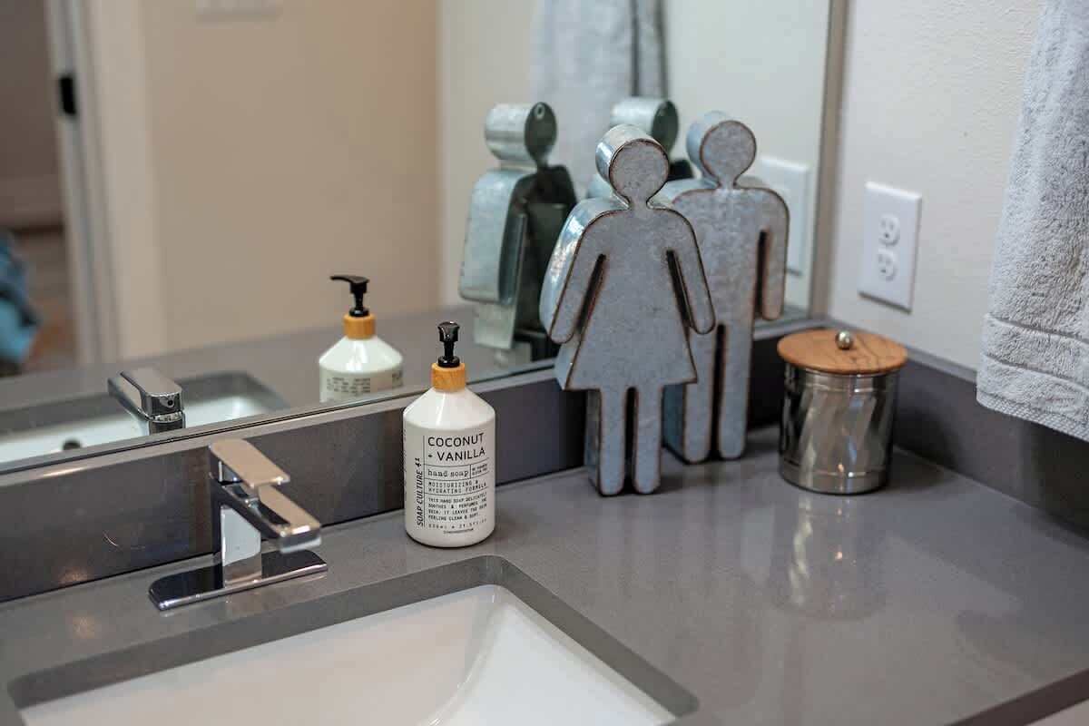 Condo, 1 King Bed, Hot Tub (930 S Eagle B2 #203) | Bathroom | Towels