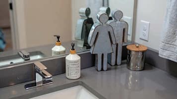 Condo, 1 King Bed, Hot Tub (930 S Eagle B2 #203) | Bathroom | Towels