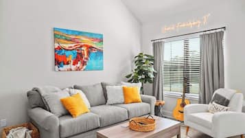 Condo, 1 King Bed, Hot Tub (930 S Eagle B2 #203) | Living area