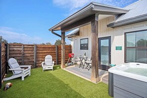 Terrace/patio - Unwine'd (Fredericksburg)