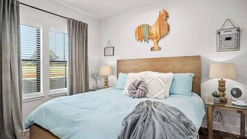 Condo, 1 très grand lit, baignoire à remous (930 S Eagle B2 #203) | 1 chambre, décor unique, ameublement unique