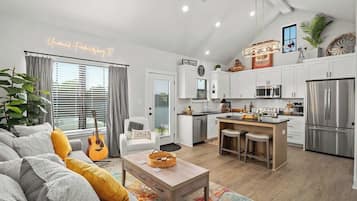 Condo, 1 King Bed, Hot Tub (930 S Eagle B2 #203) | Living area