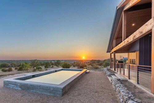 Johnson City Limits Home