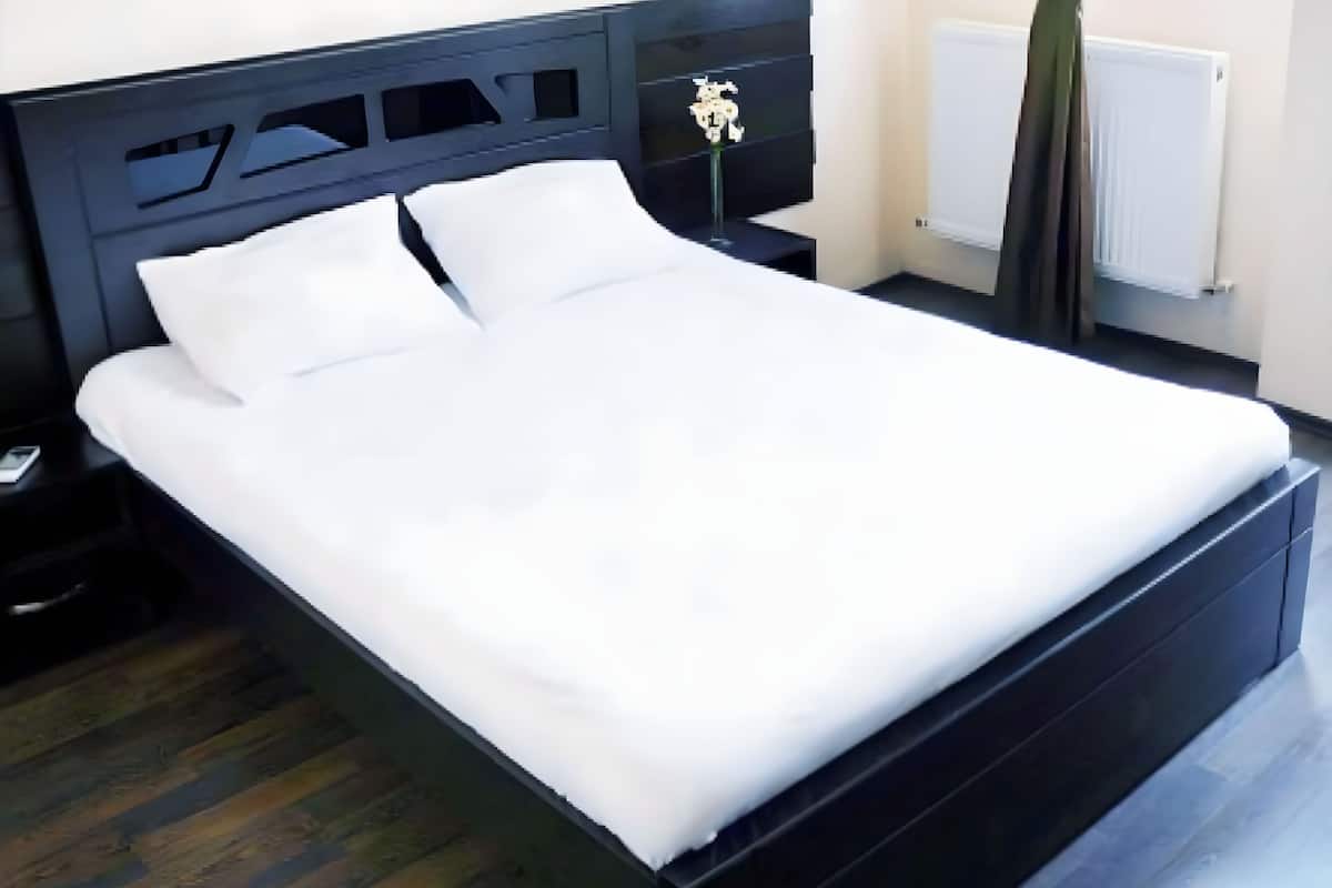 1 bedroom, desk, laptop workspace, free wifi