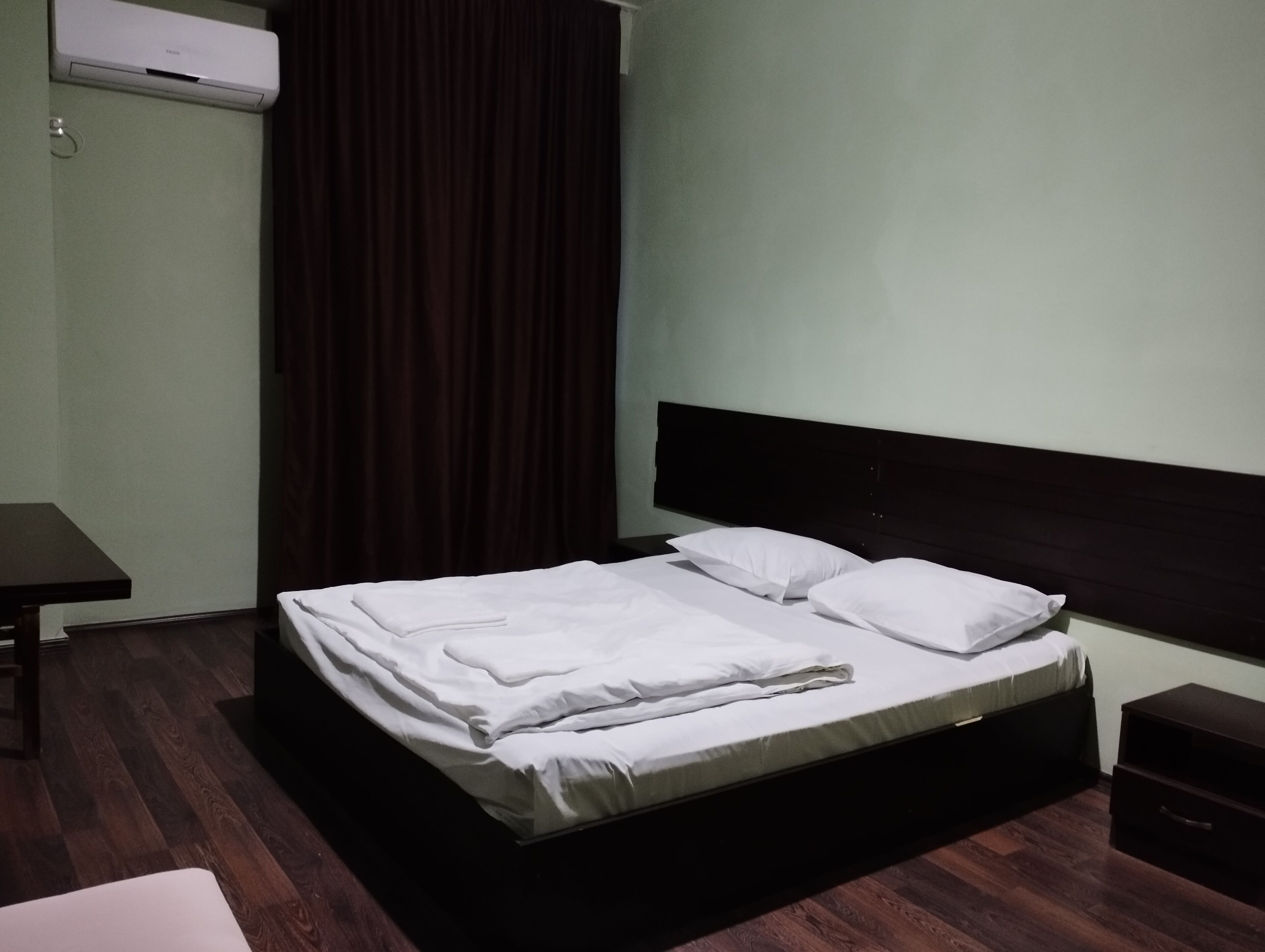 1 bedroom, desk, laptop workspace, free wifi