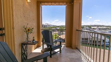 Condo, 1 Queen Bed, Balcony | Property grounds