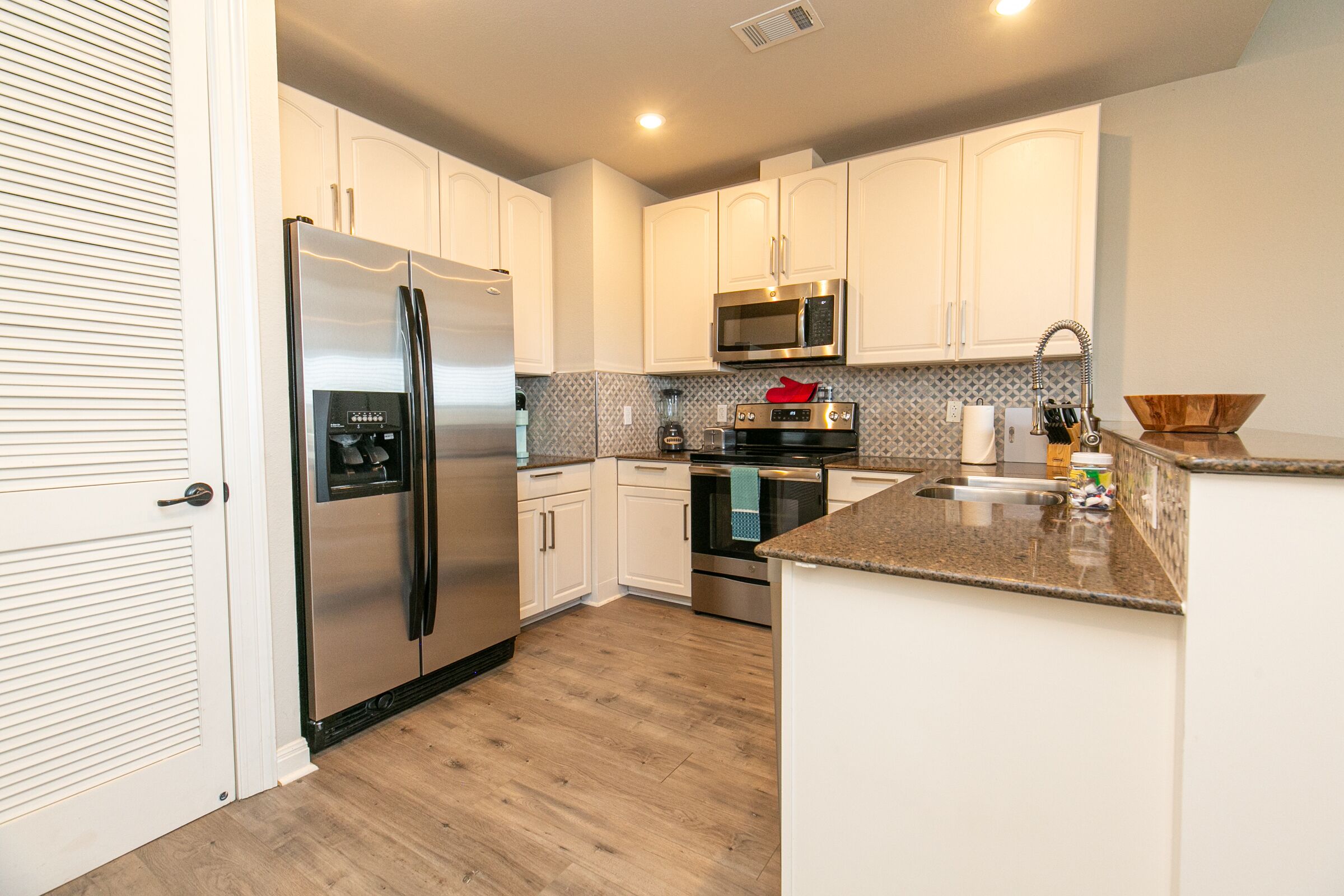 Condo, 1 Queen Bed, Balcony | Private kitchen | Fridge, microwave, oven, stovetop