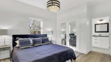 Casa, várias camas, cozinha, vista para o jardim (403 W Austin Combo) | 9 quartos, individualmente decorados, individualmente mobiliados