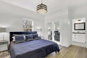 9 bedrooms, individually decorated, individually furnished, bed sheets - The Homestead Estate (Fredericksburg)