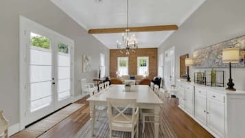 House, Multiple Beds, Kitchen, Garden View (403 W Austin Combo) | Dining