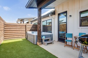 House, 1 King Bed, Hot Tub | Terrace/patio - Eagle's Hideaway (Fredericksburg)