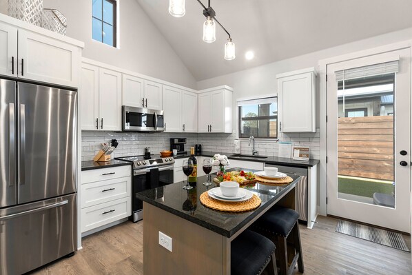 House, 1 King Bed, Hot Tub | Private kitchen - Eagle's Hideaway (Fredericksburg)