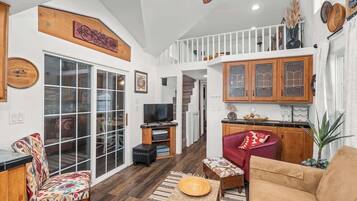 Cabin, Multiple Beds, Hot Tub (192 Melton Rd) | Living area