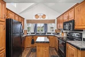 Cabin, Multiple Beds, Hot Tub (192 Melton Rd) | Private kitchen | Coffee/tea maker - Sawmill Cottage (Fredericksburg)