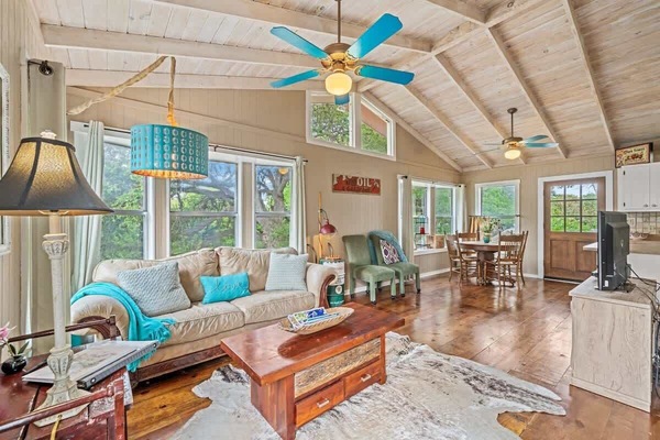 House, Multiple Beds, Hot Tub (409W San Antonio Cmb) | Living area | Fireplace