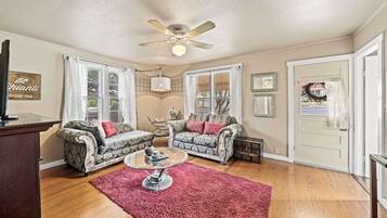 Maison, plusieurs lits, bain à remous (409W San Antonio Cmb) | Coin séjour