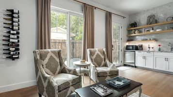 Hus - 1 kingsize-seng - terrasse (403 W Austin #1) | Opholdsområde