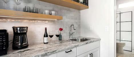 House, 1 King Bed, Patio (403 W Austin #1) | Private kitchen | Coffee/tea maker