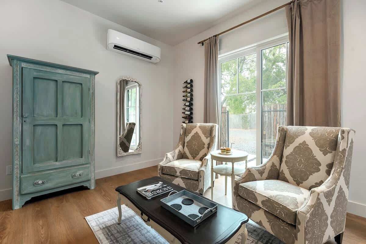 Maison, 1 très grand lit, patio (403 W Austin #1) | Intérieur