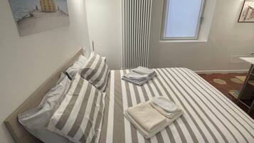 1 bedroom, desk, free WiFi, bed sheets