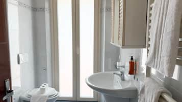 Comfort Apartment | Bathroom