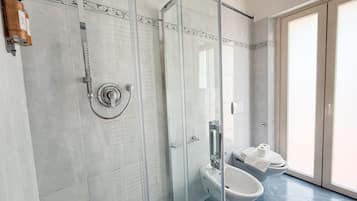 Regadera, regadera tipo lluvia, amenidades de baño gratuitas