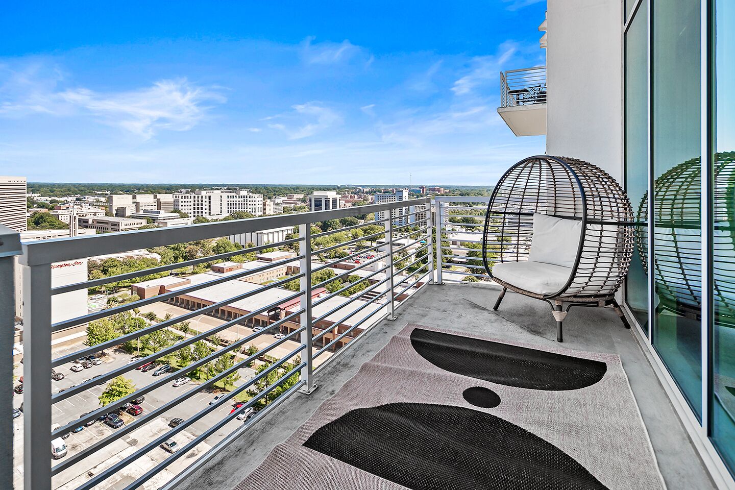 Luxury & Comfort ~ 5⭐️ Location, Pool, Gym