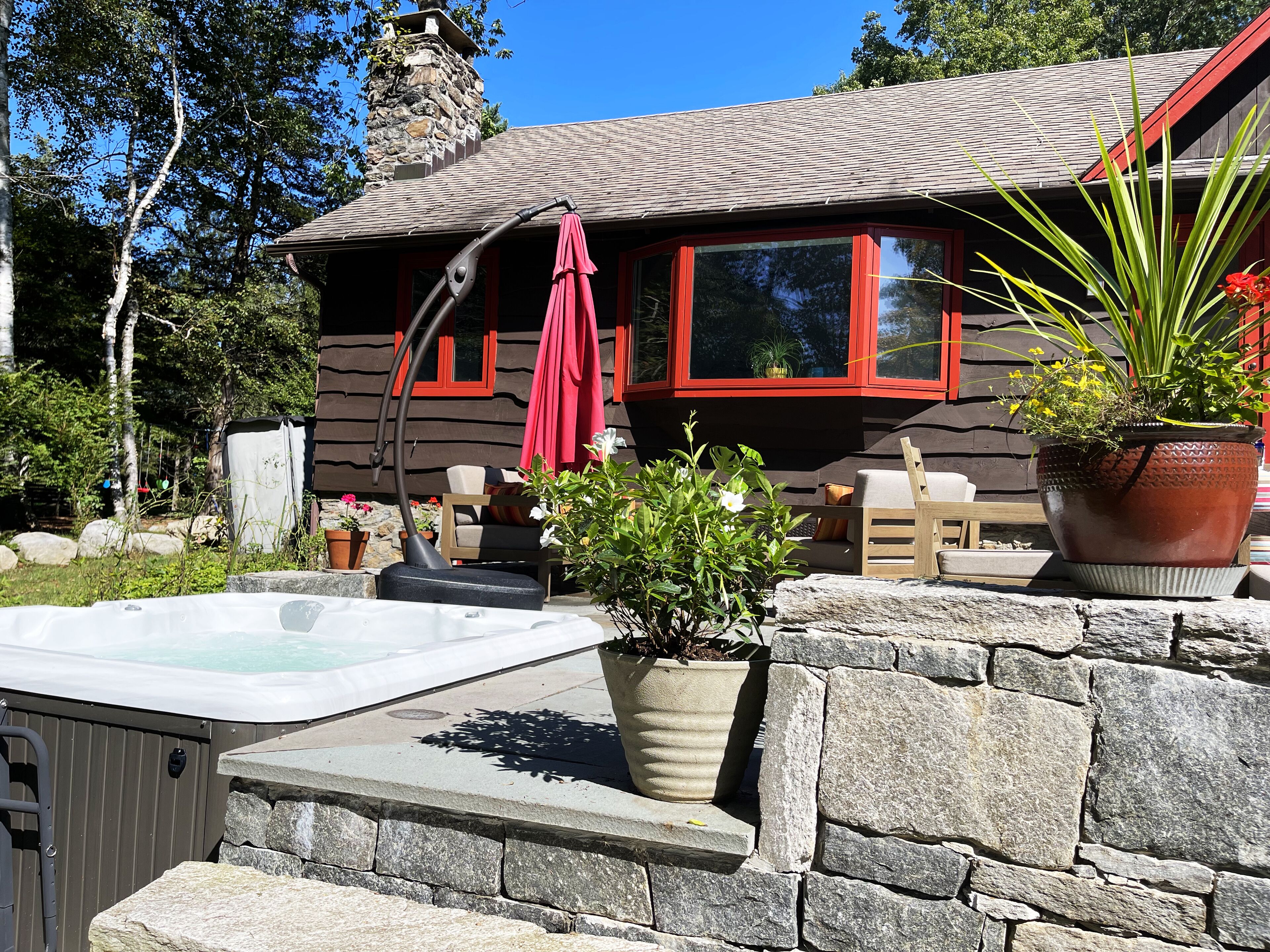 Outdoor spa tub