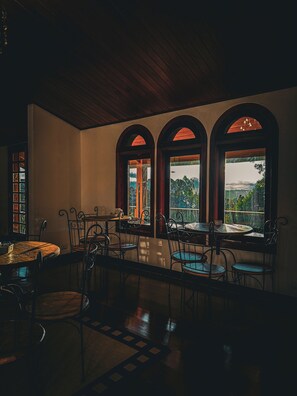 Coin salon dans le hall