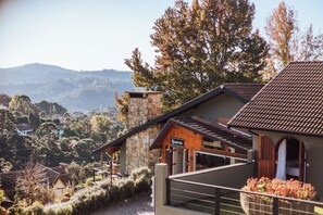 Retro Suite Vista Mantiqueira with hydromassage tub | Vue de la chambre