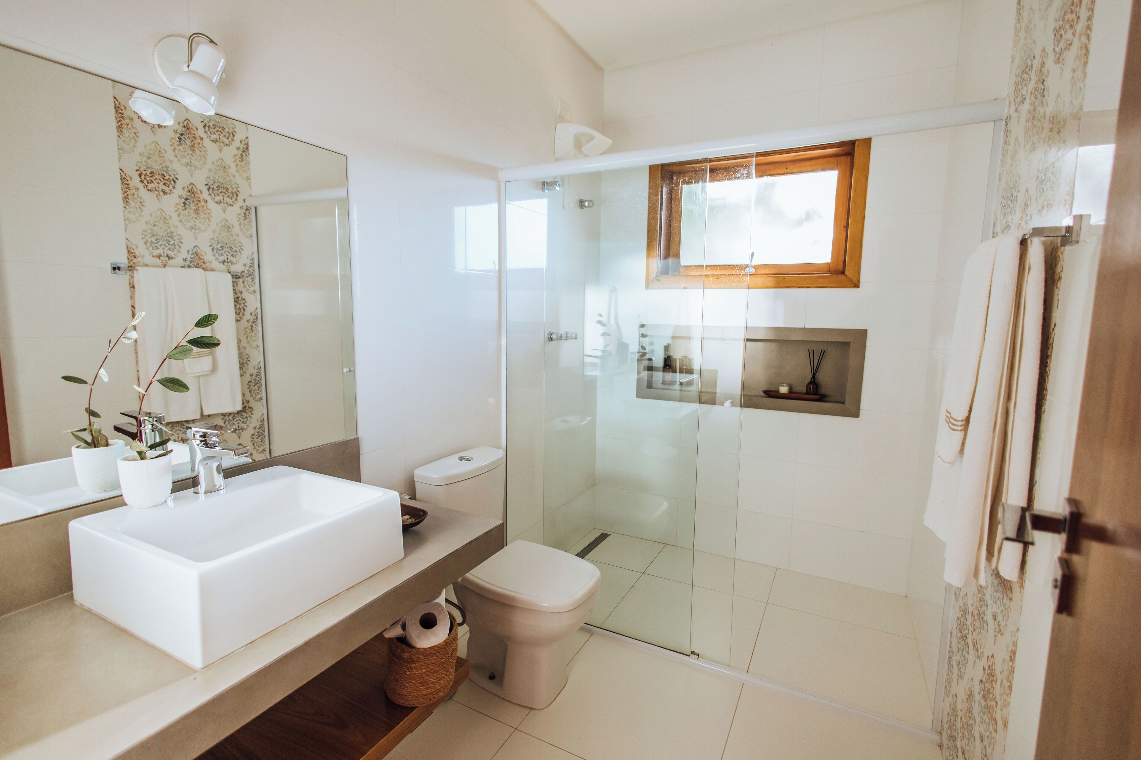 Deluxe Room, Mountain View | Bathroom | Hair dryer, towels, soap, shampoo