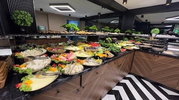 Free daily buffet breakfast