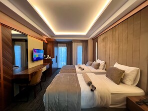 Standard Double or Twin Room | In-room safe, desk, laptop workspace, blackout drapes - The Park Hotel (Istanbul)