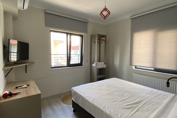 Habitació quàdruple familiar | Minibar, wifi gratuïta i roba de llit