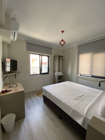 Minibar, wifi gratis y ropa de cama