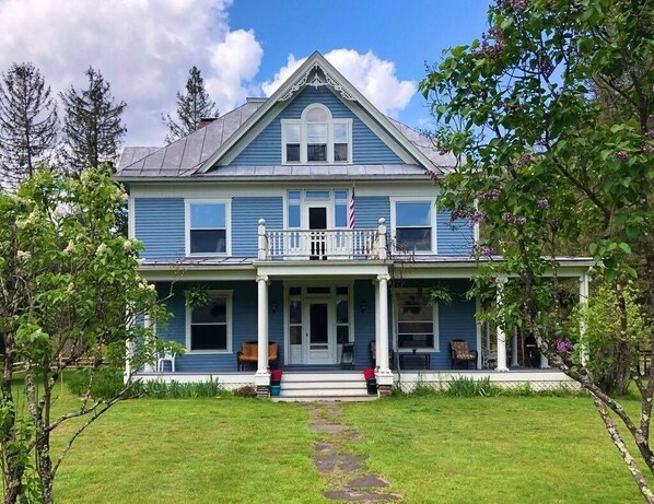 Exterior - Laurel River Club Bed & Breakfast (Davis)