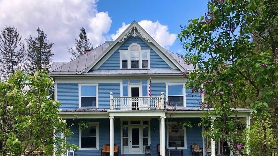 Laurel River Club Bed & Breakfast