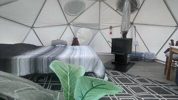 Stargazing Glamping Dome (off grid) | Individually decorated, individually furnished, free WiFi, bed sheets
