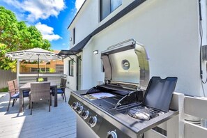 Outdoor dining - Charming Home in Buena Vista - Miami ! (Miami)