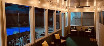 4BR/3BA w/POOL in golf cart district near the Beach - Shadowlawn