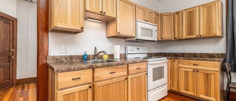 Refrigerador, horno, placa de cocina, cafetera/tetera