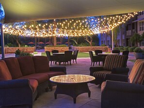 تناول الطعام بالخارج