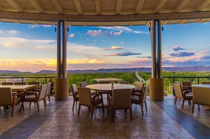 Serviço de café da manhã, culinária internacional, vistas para o jardim 