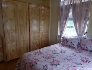 3 bedrooms, in-room safe, iron/ironing board, free WiFi