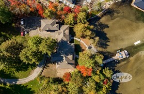 Exterior - 8 bed 7 bath renovated cottage on South Lake Joseph!  Shallow, sandy walk in! (Port Carling)