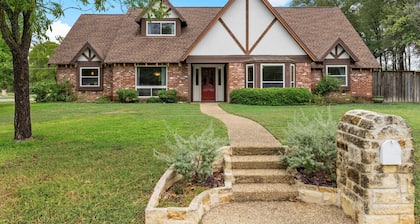 Beautiful Tudor Style home centrally located, and packed with amenities!